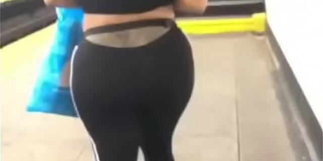caught,juicy,leggings,phat ass