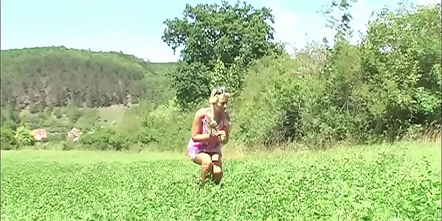 blonde,dildo,masturbation,orgasm,outdoor,pigtail,pussy,real,solo,teen,toys